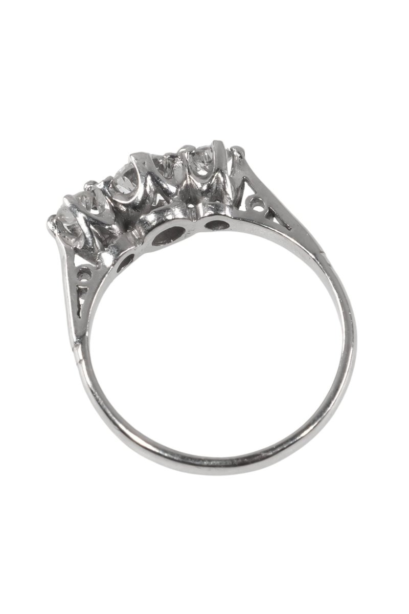 Um 1930 – Trilogy Ring mit 3 Diamanten – Bild 5