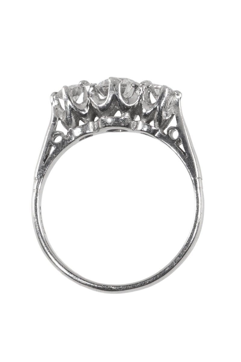 Um 1930 – Trilogy Ring mit 3 Diamanten – Bild 6