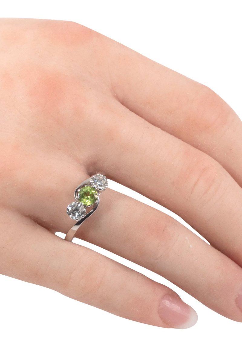 Um 1990 – Trilogy Ring mit Peridot und Diamanten – Bild 3