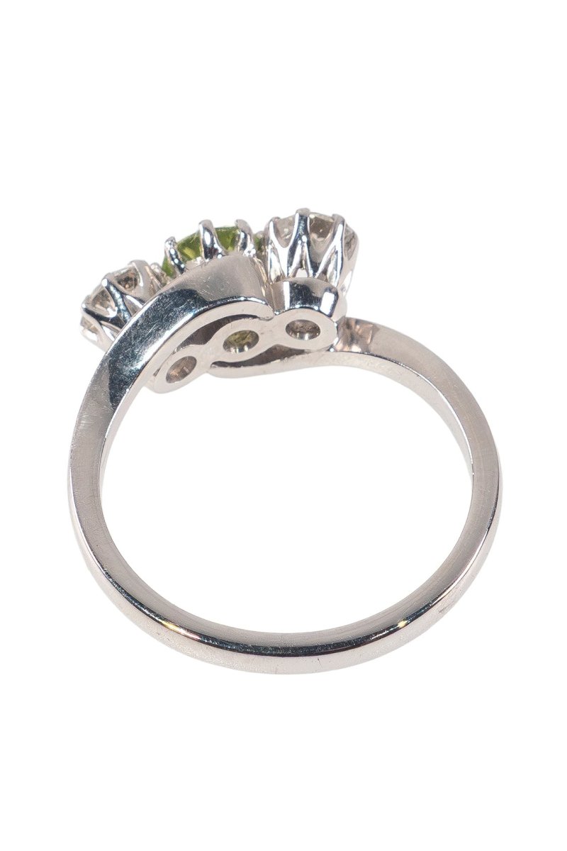 Um 1990 – Trilogy Ring mit Peridot und Diamanten – Bild 5