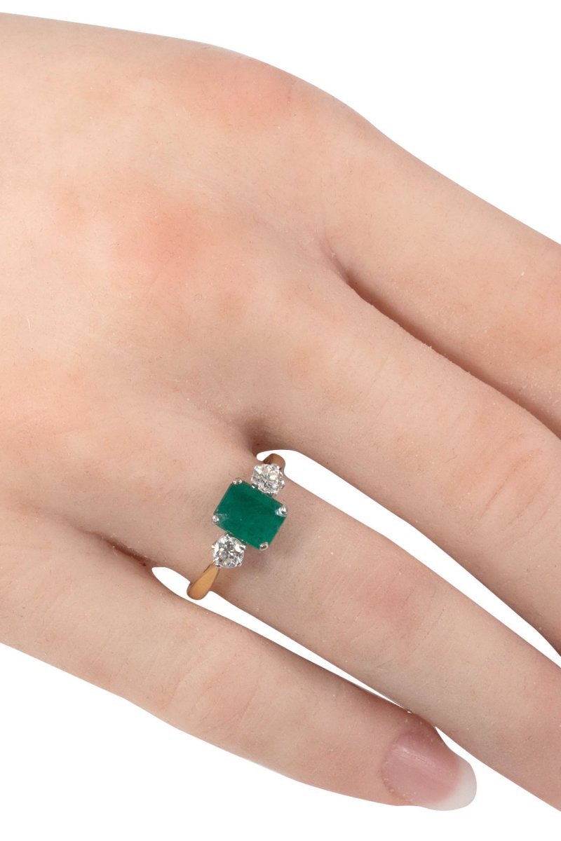Um 1970 – Trilogy Ring mit Smaragd & Diamanten – Bild 3