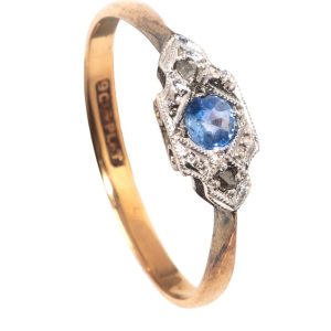 Um 1920 – Art Déco Ring mit Saphir und Diamanten