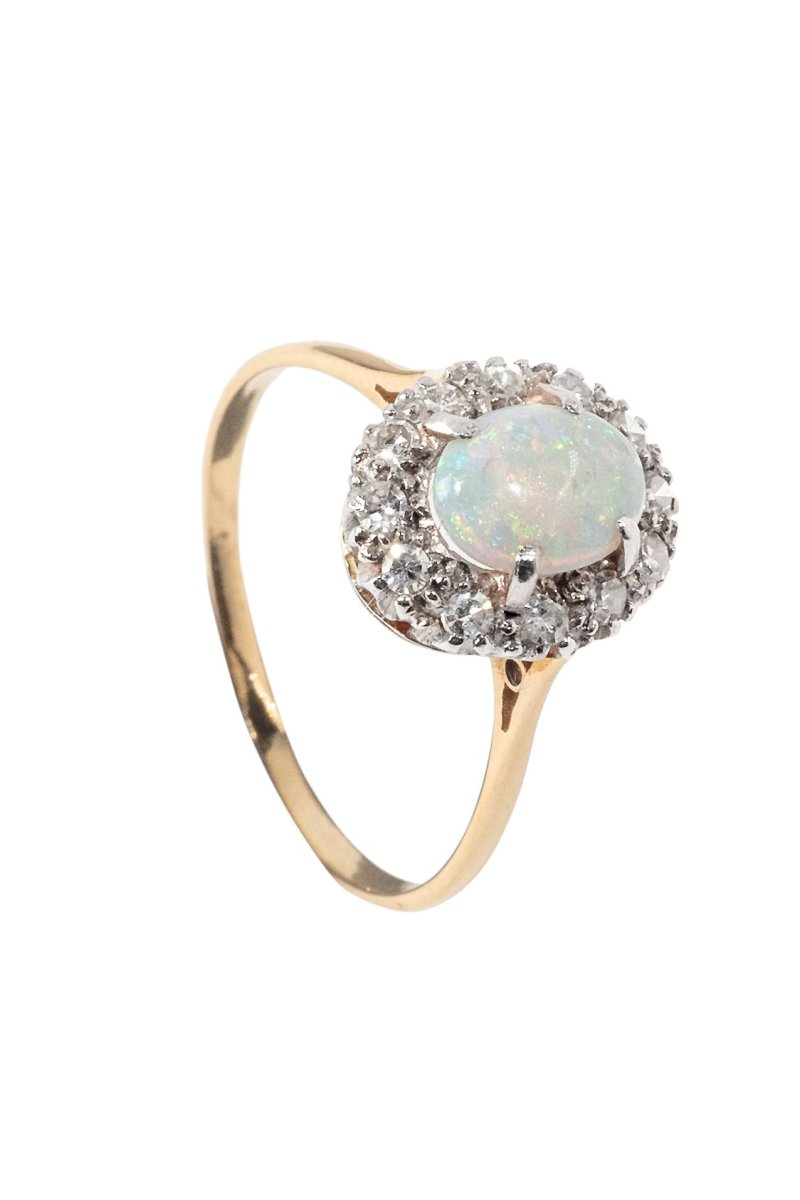 Um 1930 – Entourage Ring mit Opal und Diamanten