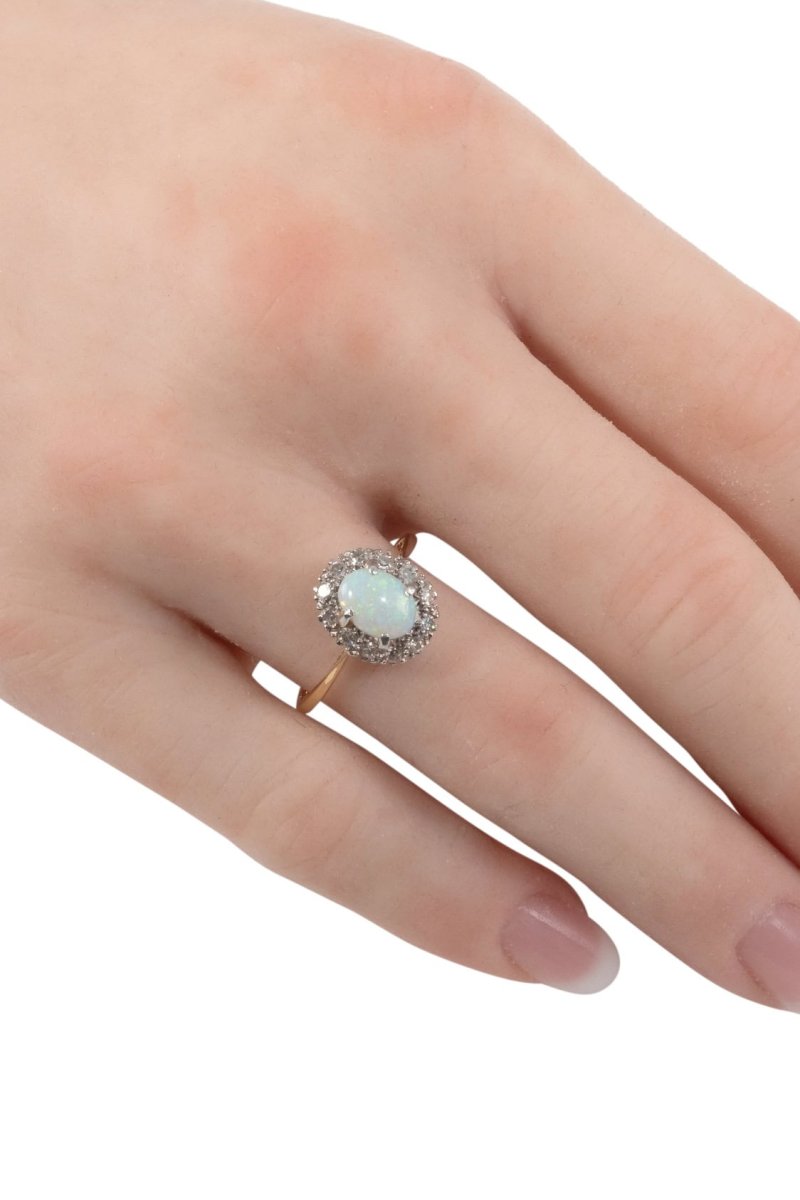 Um 1930 – Entourage Ring mit Opal und Diamanten – Bild 3