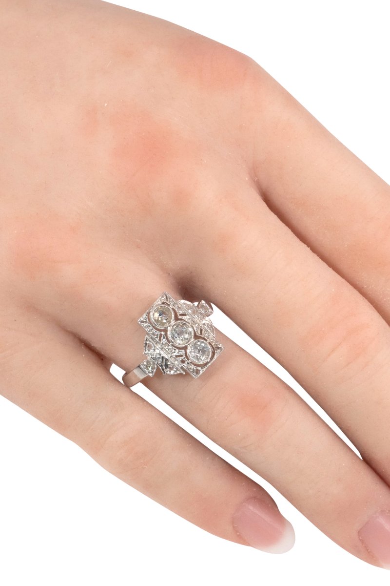 Um 1930 – Art Déco Ring mit Diamanten – Bild 3