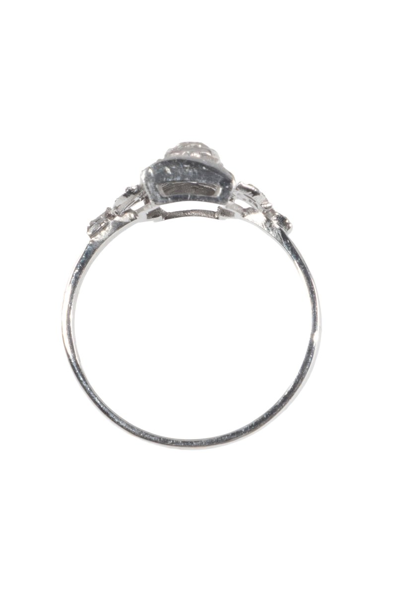 Um 1930 – Art Déco Ring mit Diamanten – Bild 6