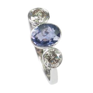 Datiert 1956 – Saphir & Brillanten Threestones Verlobungsring